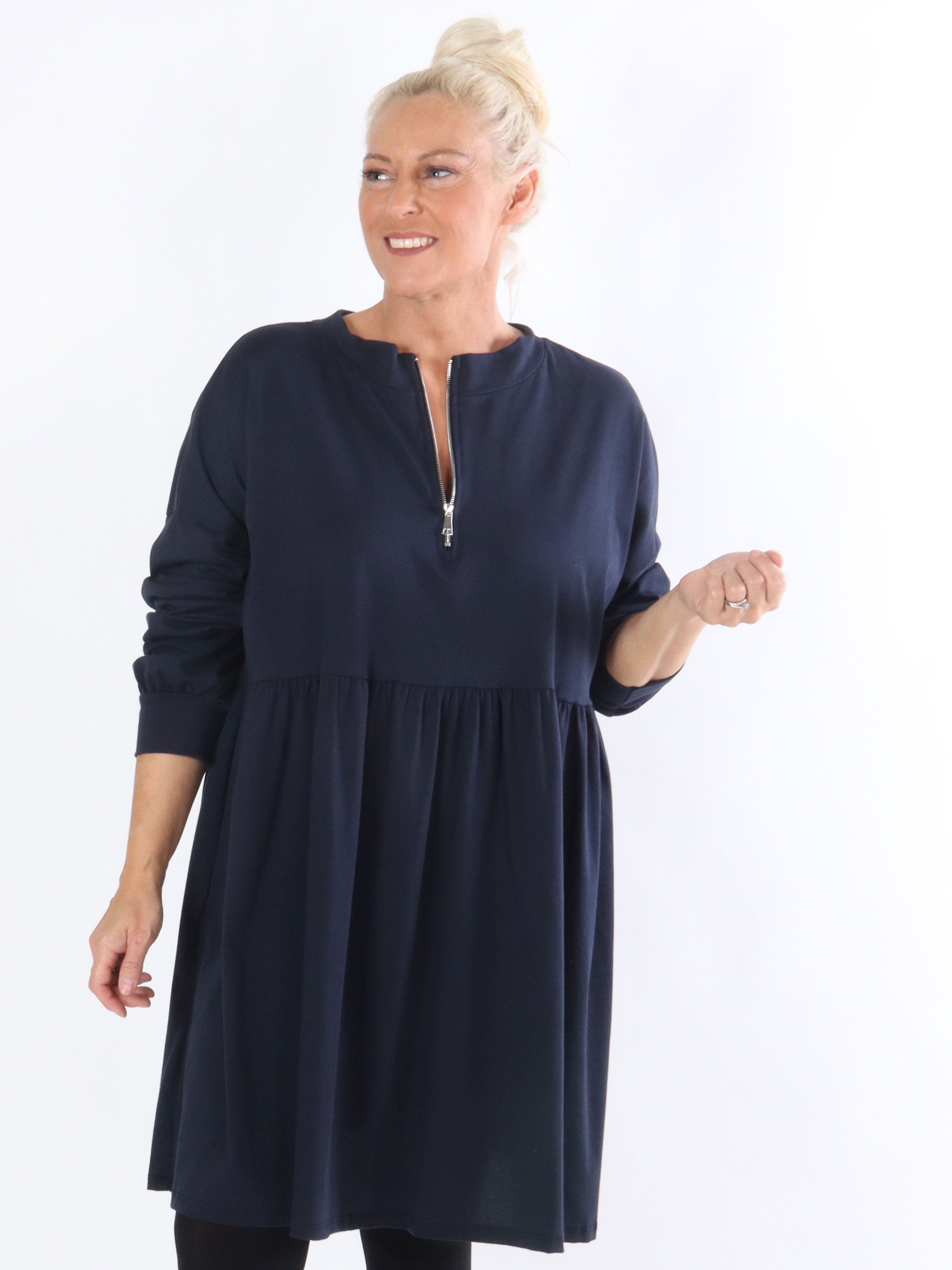 Saga - Armégrön långärmad blus med dragkedja på bröstet